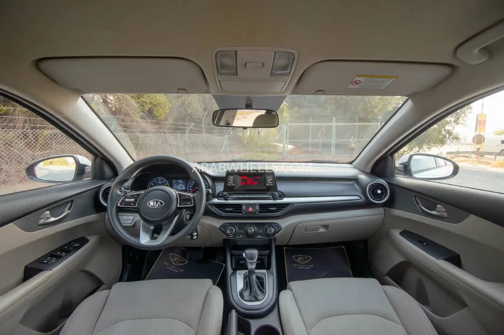 Kia Cerato 2022 for Sale in Sharjah Image-8