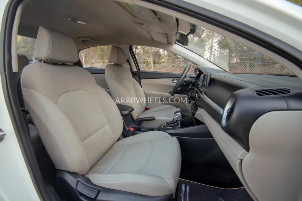 Kia Cerato 2022 for Sale in Sharjah Image-11