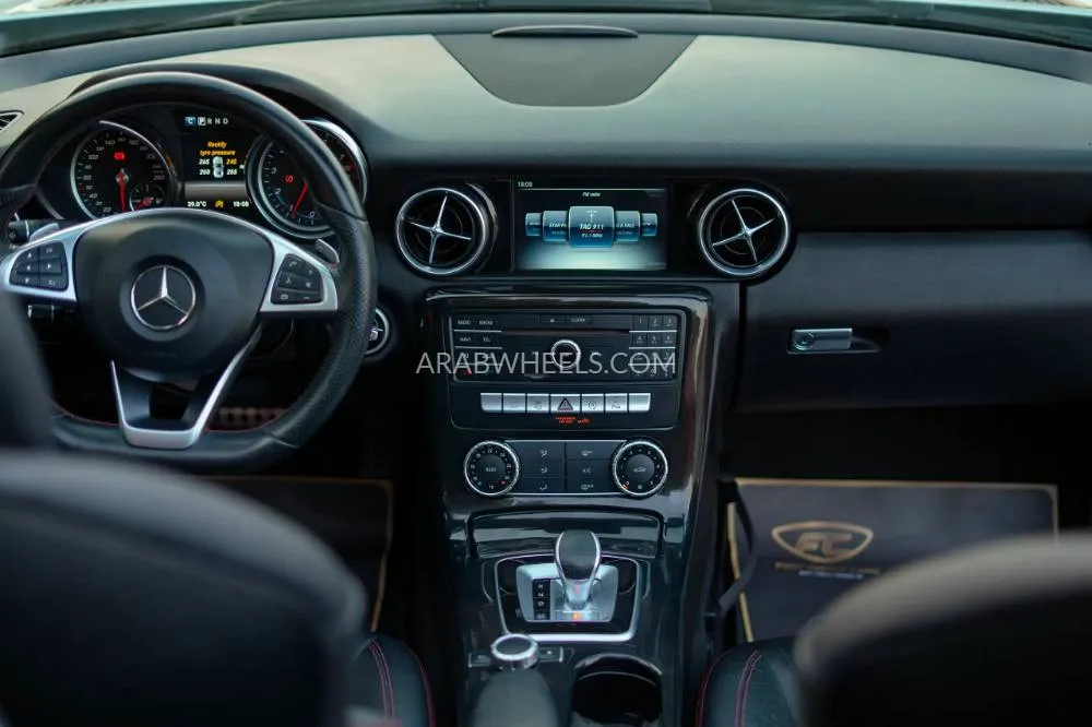 مرسيدس بنز SLC Class 2017 for Sale in الشارقة Image-7