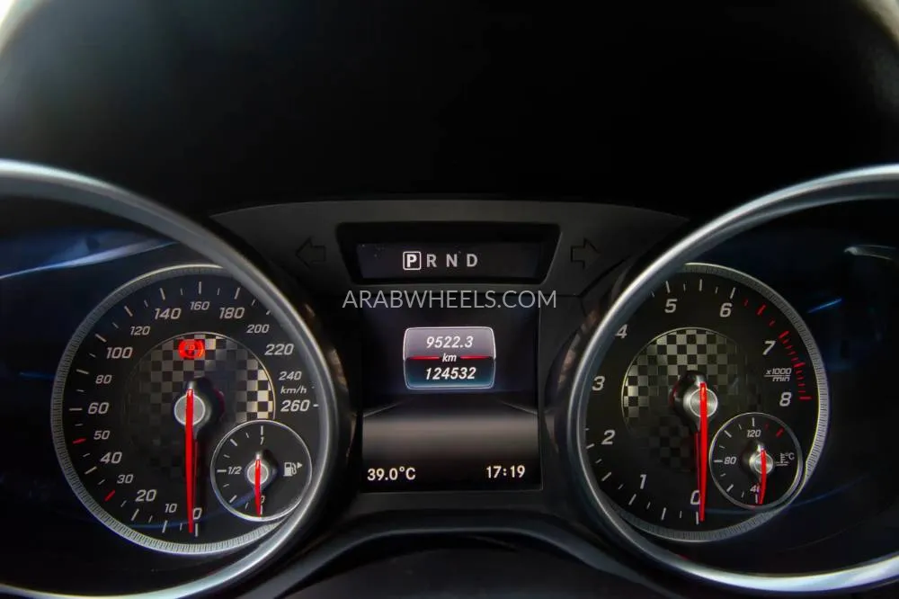 مرسيدس بنز SLC Class 2017 for Sale in الشارقة Image-11