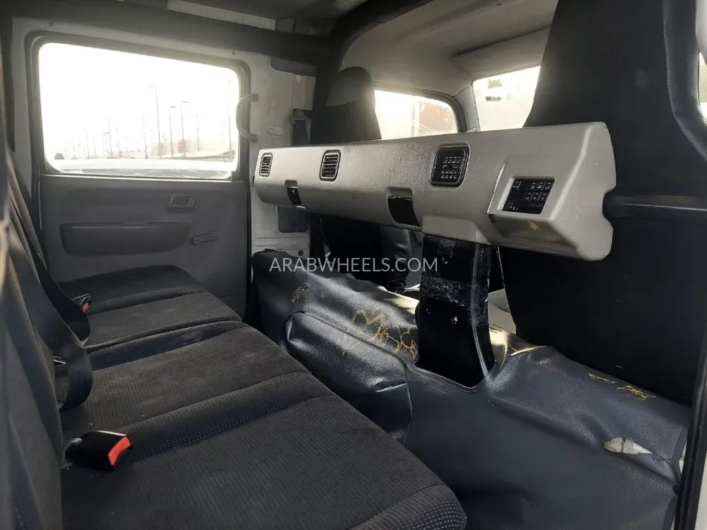 Mitsubishi Fuso 2018 for Sale in Sharjah Image-8