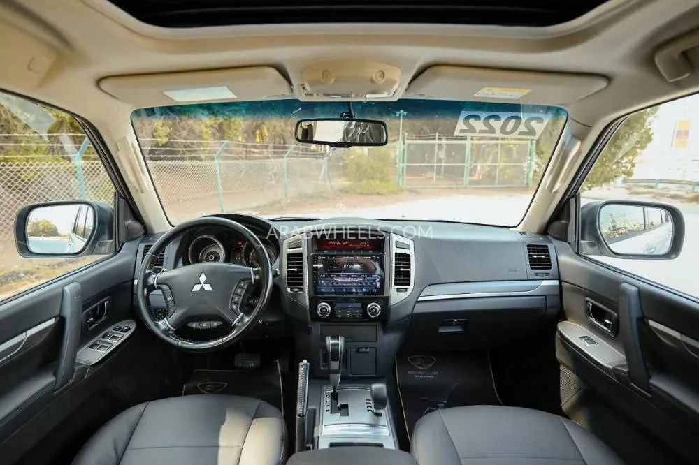 Mitsubishi Pajero 2016 for Sale in Sharjah Image-8