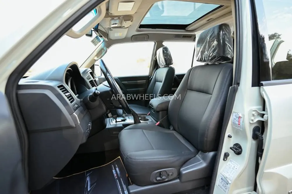 Mitsubishi Pajero 2016 for Sale in Sharjah Image-10