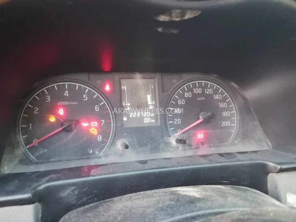 Nissan Urvan 2015 for Sale in Sharjah Image-9