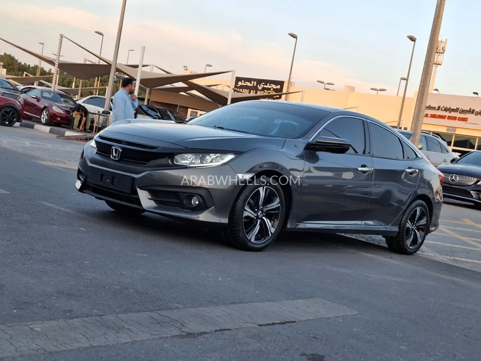 Honda Civic 2018 for Sale in Sharjah Image-3