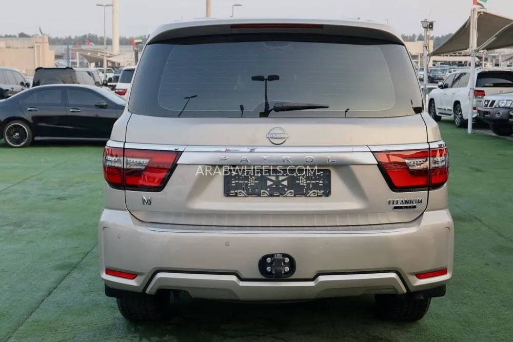 Nissan Patrol 2023 for Sale in Sharjah Image-5
