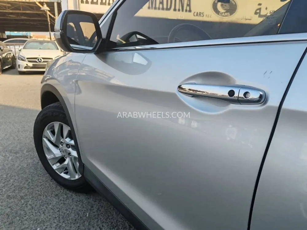 Honda CR-V 2015 for Sale in Ajman Image-3