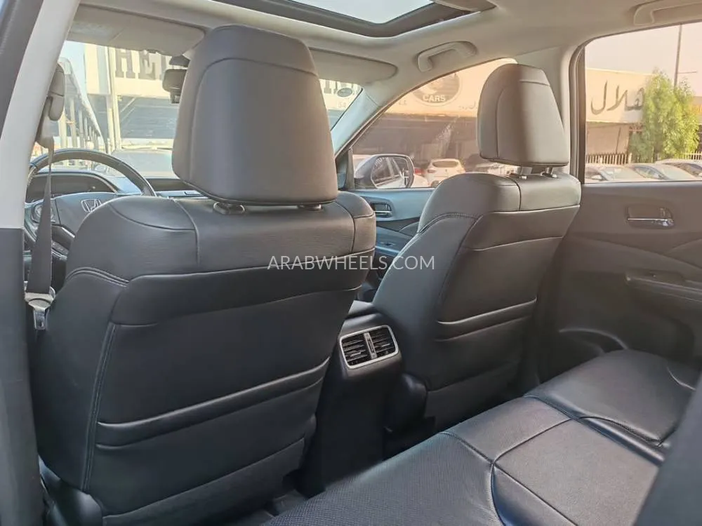 Honda CR-V 2015 for Sale in Ajman Image-6