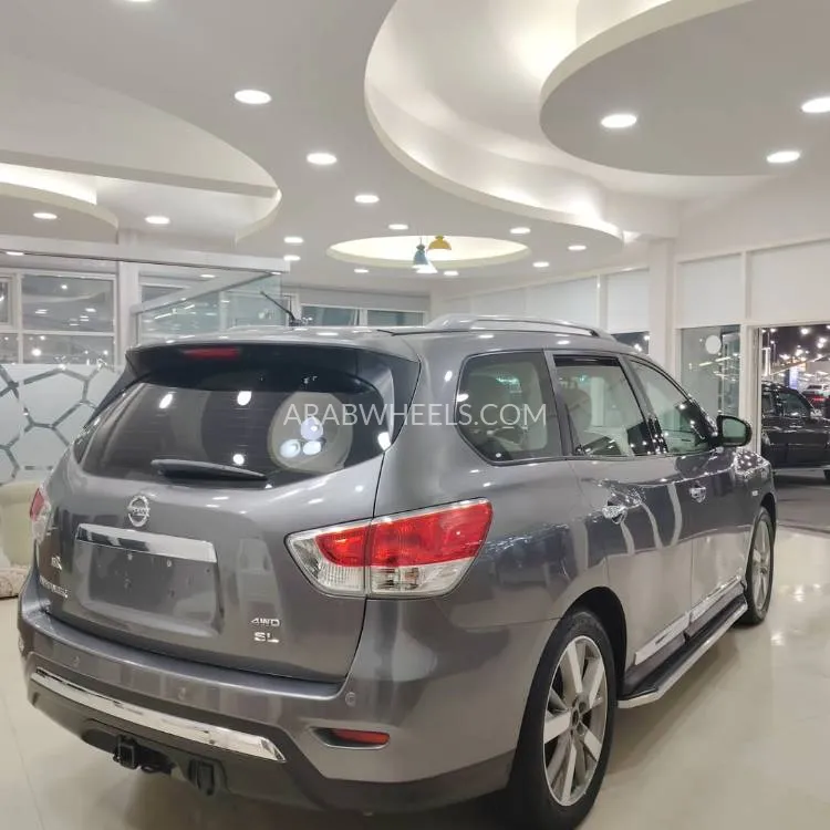 Nissan Pathfinder 2017 for Sale in Sharjah Image-3