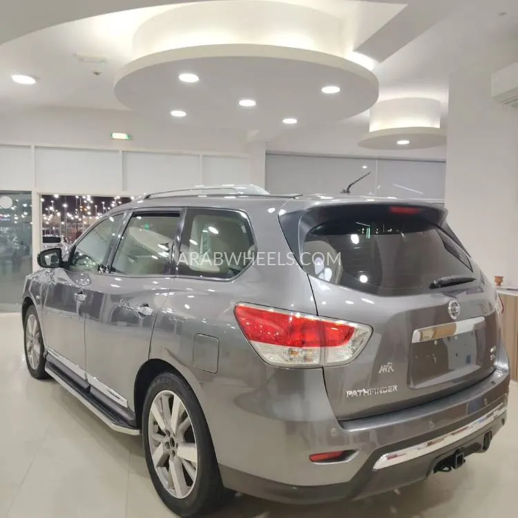 Nissan Pathfinder 2017 for Sale in Sharjah Image-4