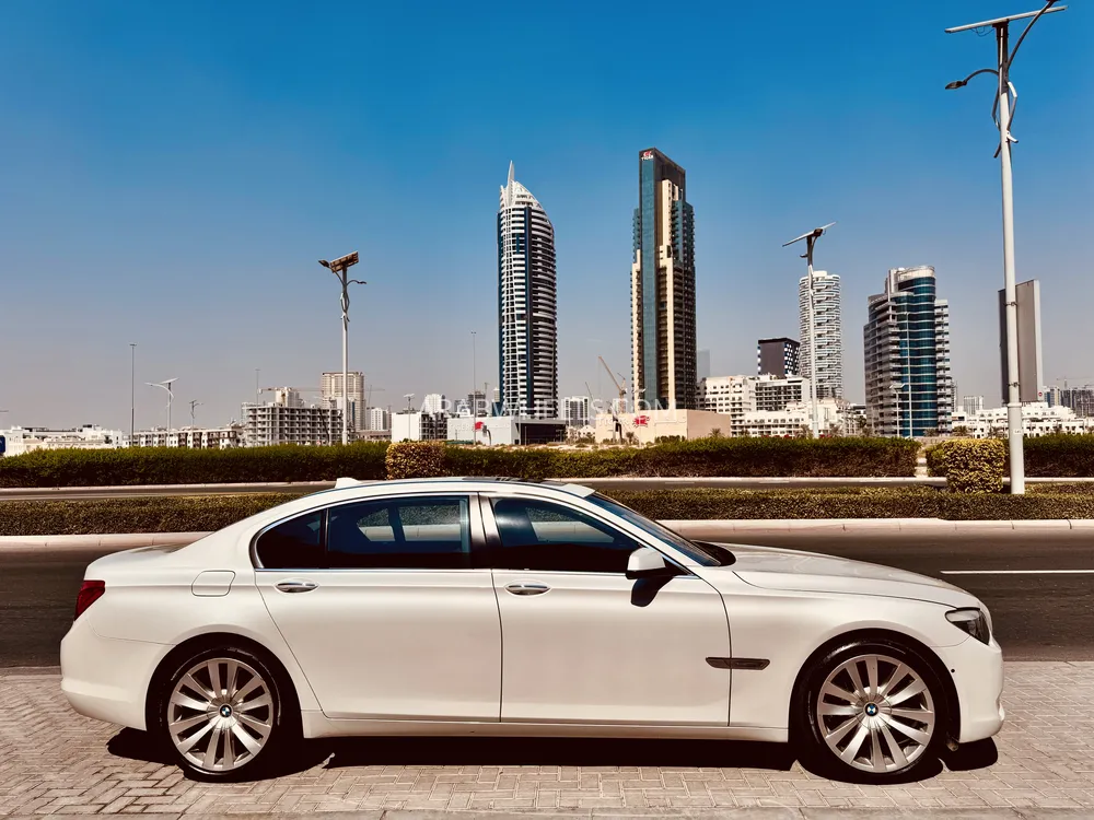 بي إم دبليو الفئة السابعة 2011 for Sale in دبي Image-5