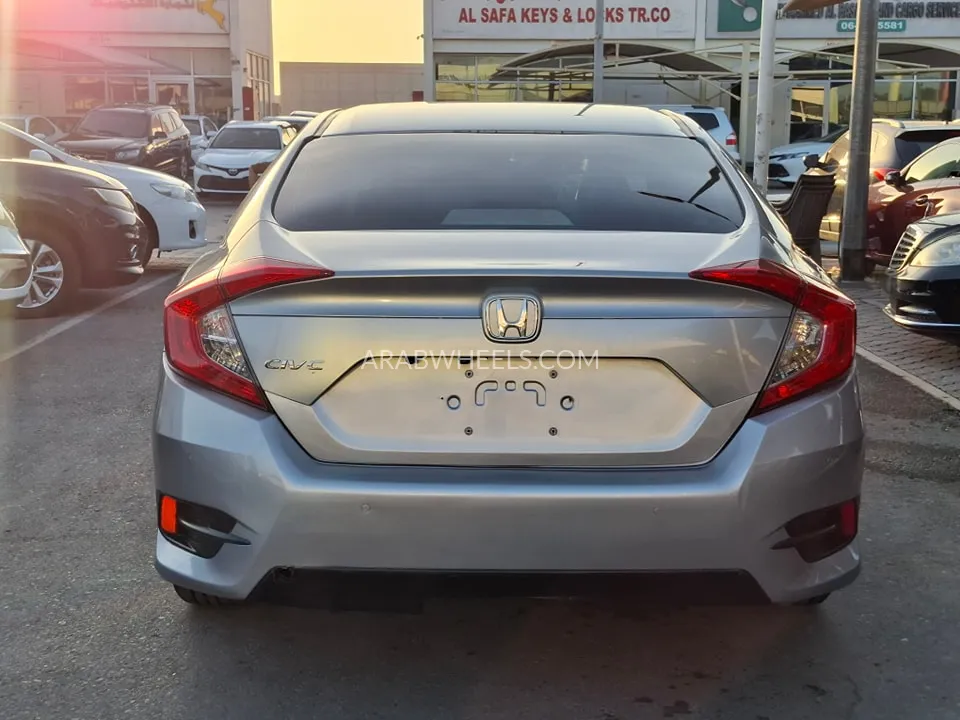 هوندا سيفيك 2016 for Sale in الشارقة Image-6