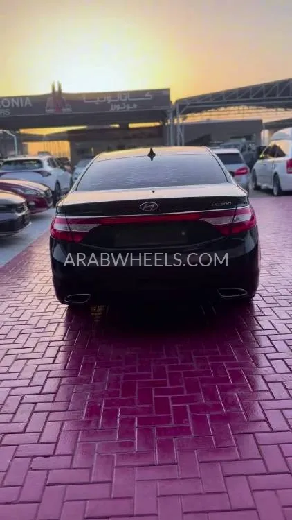 Hyundai Azera 2011 for Sale in Ajman Image-2