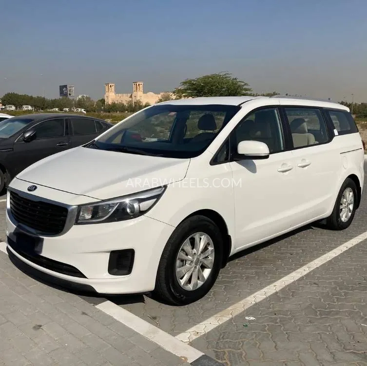 Kia Carnival 2016 for Sale in Sharjah Image-2