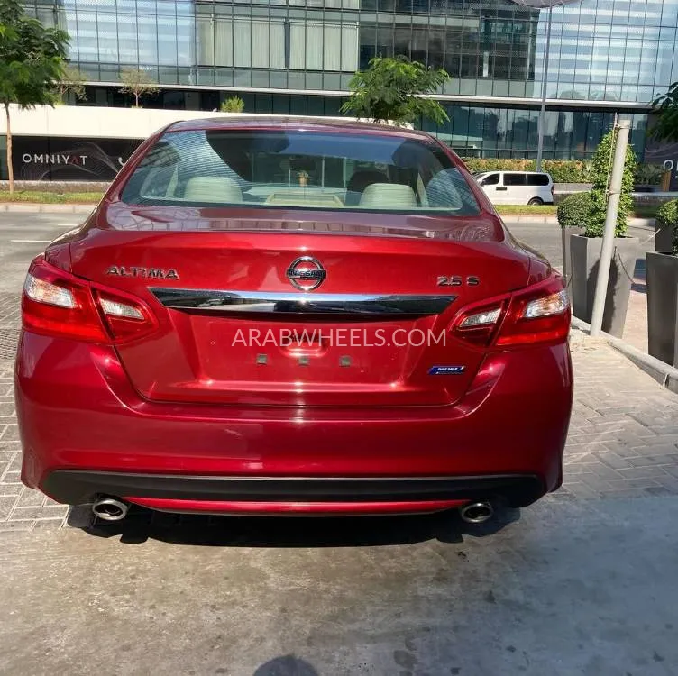 Nissan Altima 2017 for Sale in Sharjah Image-3