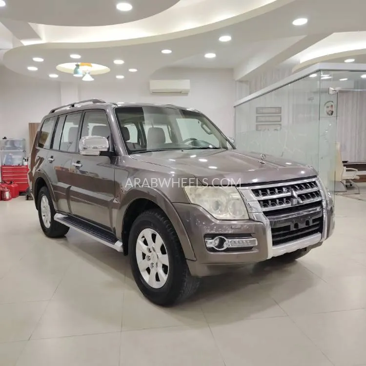 Mitsubishi Pajero 2015 for Sale in Sharjah Image-2