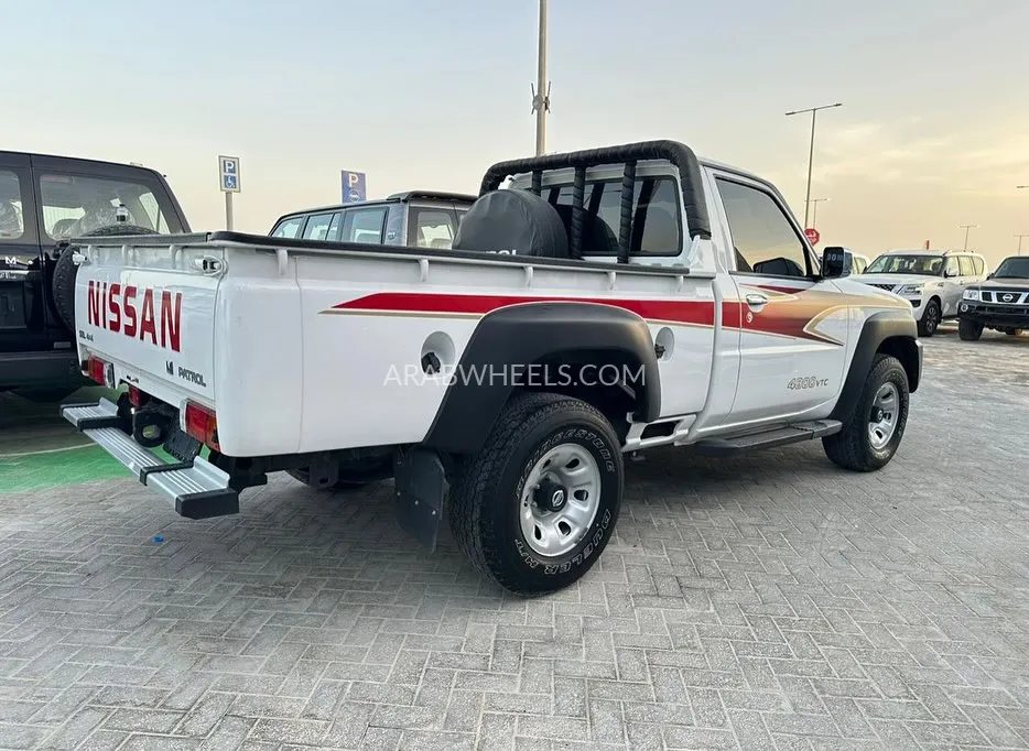 Nissan Patrol 2023 for Sale in Abu Dhabi Image-4
