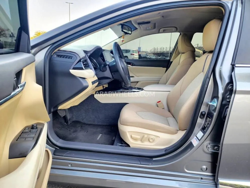 Toyota Camry 2023 for Sale in Dubai Image-3
