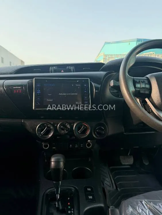 تويوتا هايلوكس 2018 for Sale in دبي Image-6