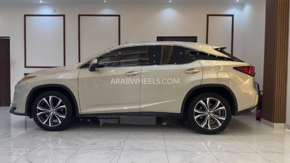 لكزس RX 2019 for Sale in الفجيرة Image-4