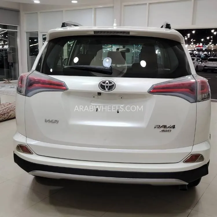 Toyota Rav4 2017 for Sale in Sharjah Image-4
