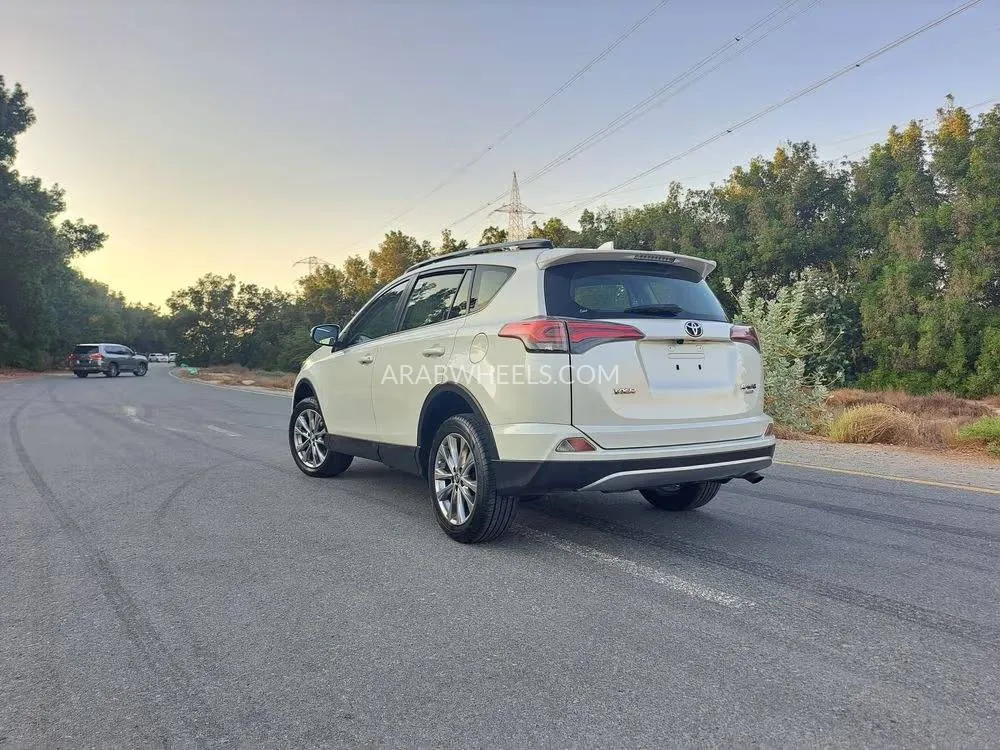 Toyota Rav4 2017 for Sale in Sharjah Image-5