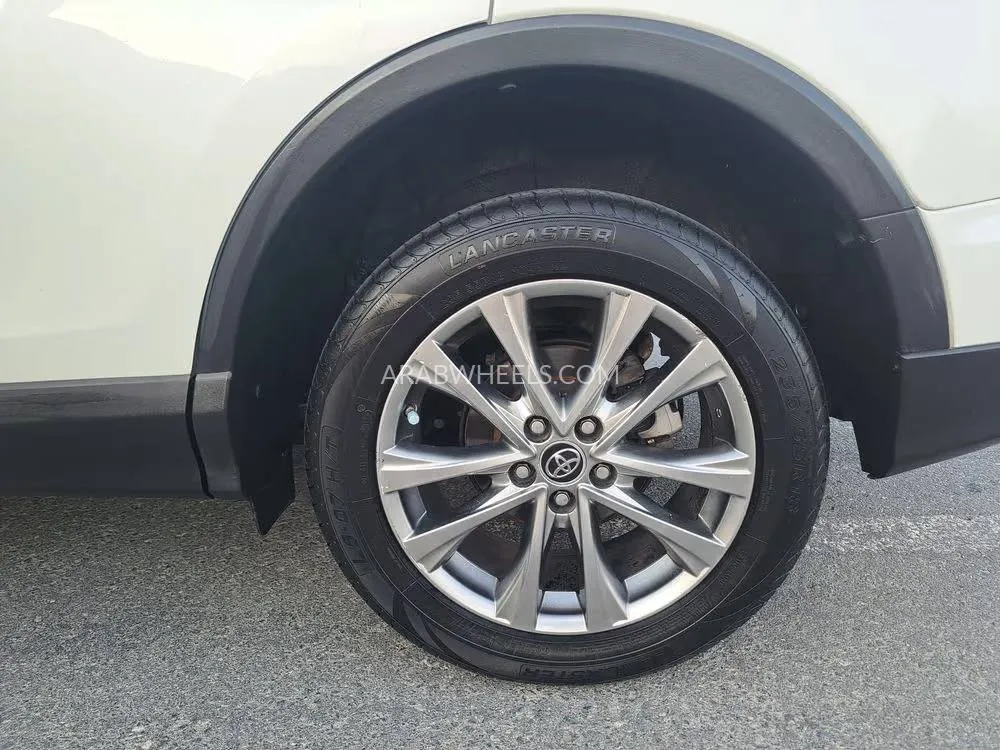 Toyota Rav4 2017 for Sale in Sharjah Image-17