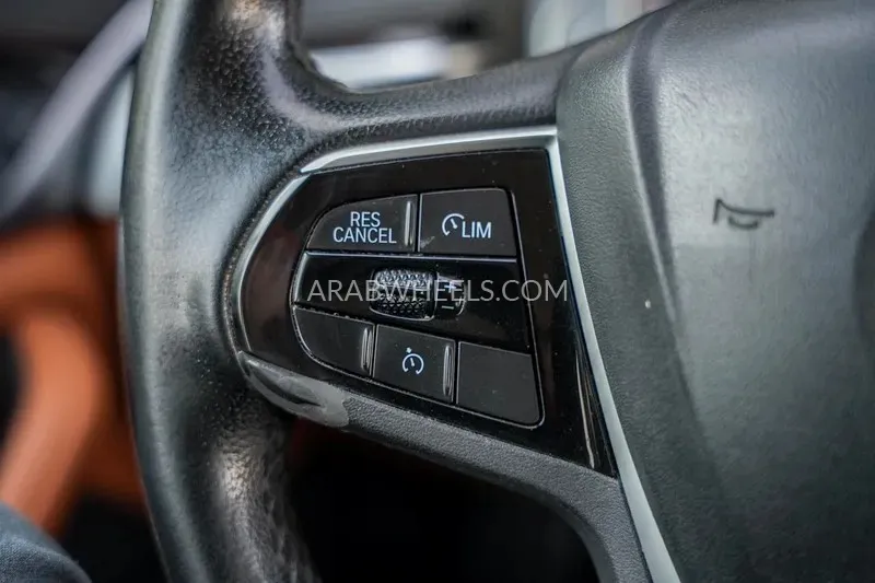 بي إم دبليو الفئة الخامسة 2020 for Sale in الشارقة Image-5