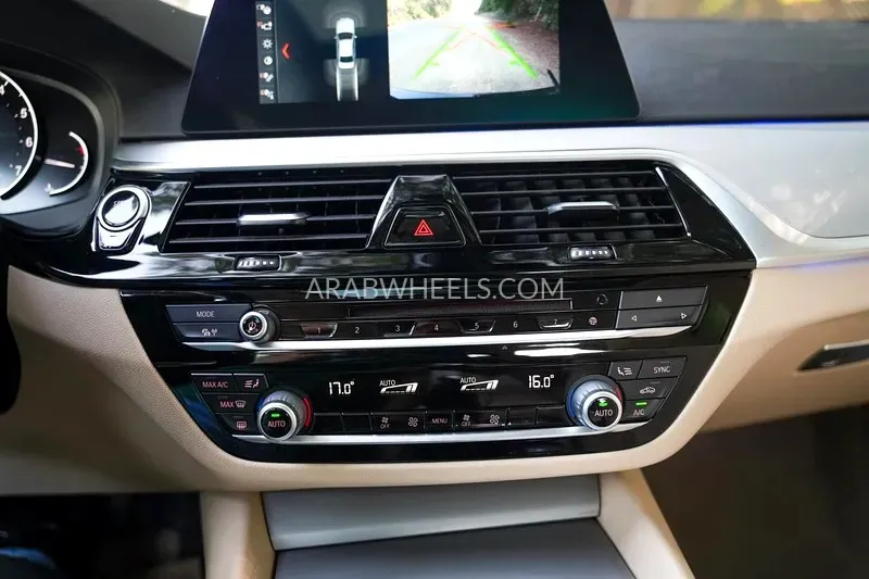 بي إم دبليو الفئة الخامسة 2020 for Sale in الشارقة Image-4