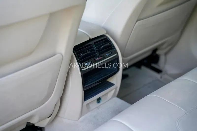 بي إم دبليو الفئة الخامسة 2020 for Sale in الشارقة Image-7