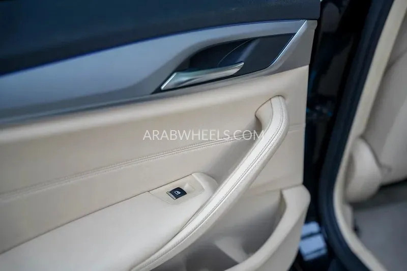 بي إم دبليو الفئة الخامسة 2020 for Sale in الشارقة Image-13