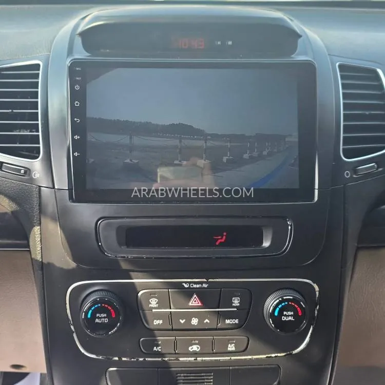 Kia Sorento 2015 for Sale in Sharjah Image-12