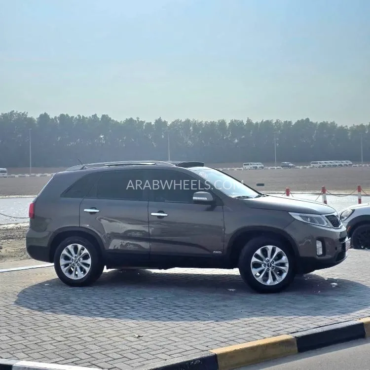 Kia Sorento 2015 for Sale in Sharjah Image-14