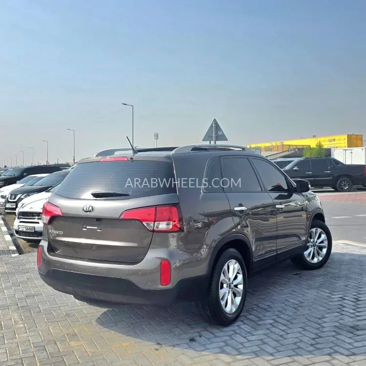 Kia Sorento 2015 for Sale in Sharjah Image-19