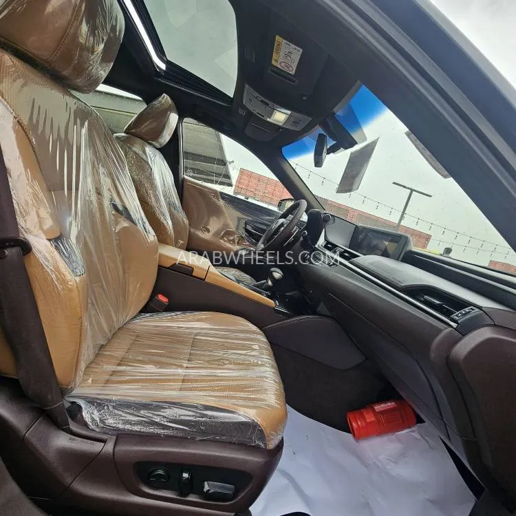 Lexus ES 2020 for Sale in Sharjah Image-9