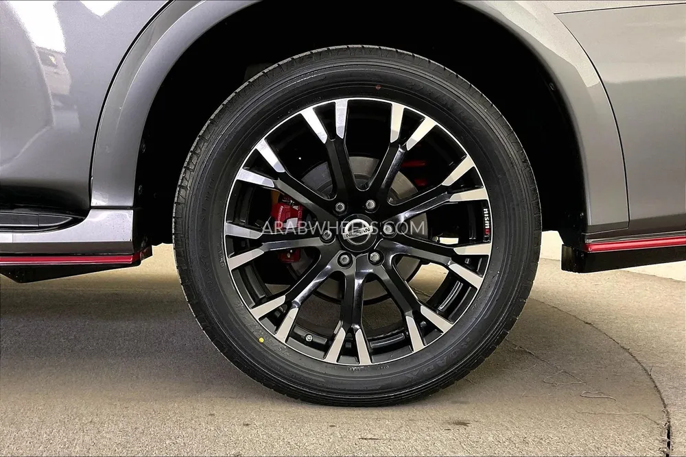 Nissan Patrol 2021 for Sale in Dubai Image-10