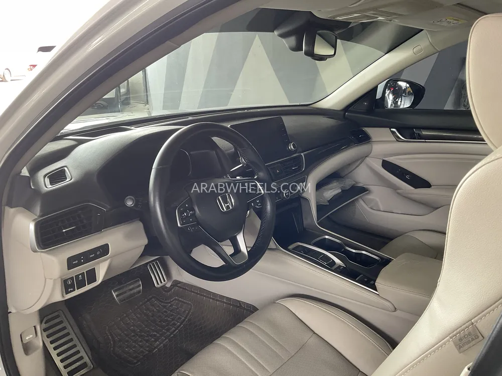 Honda Accord 2018 for Sale in Sharjah Image-8