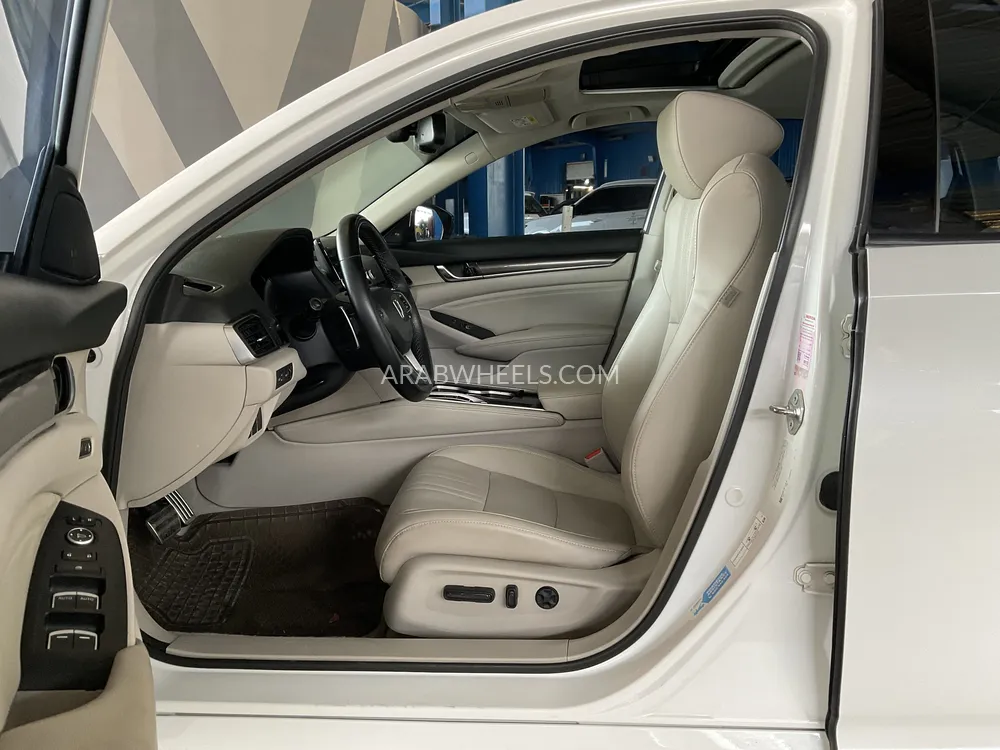 Honda Accord 2018 for Sale in Sharjah Image-9