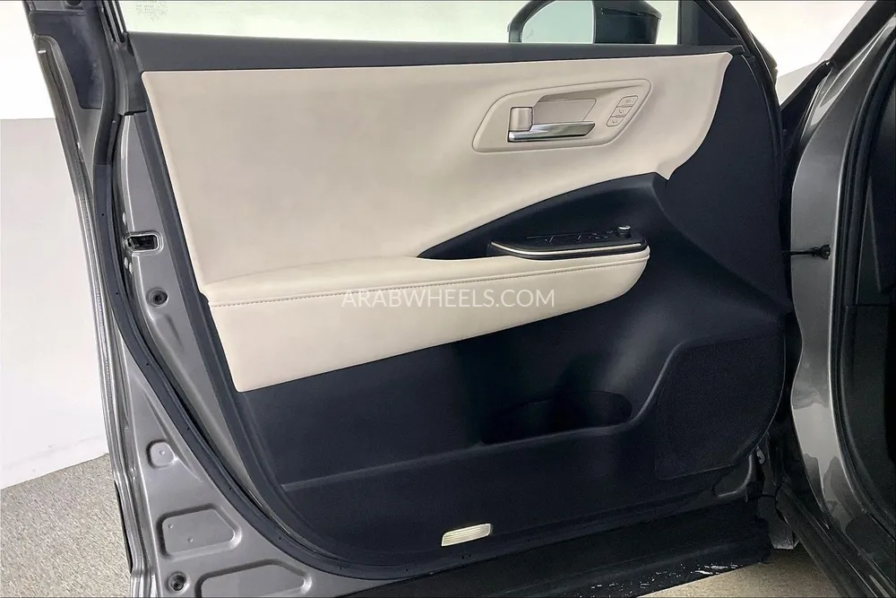 Toyota Crown 2023 for Sale in Sharjah Image-27