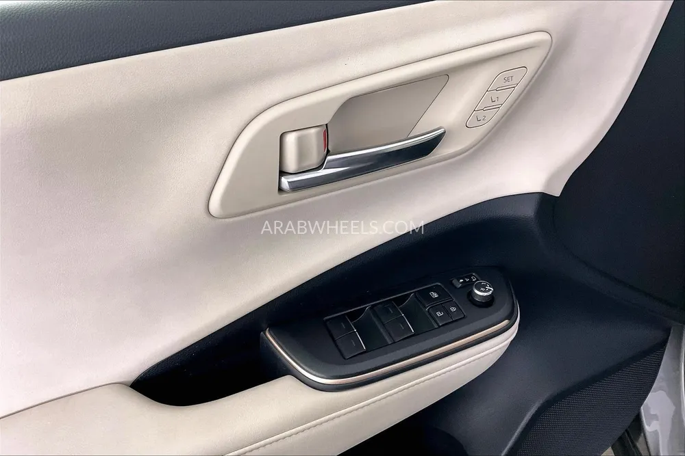 Toyota Crown 2023 for Sale in Sharjah Image-35