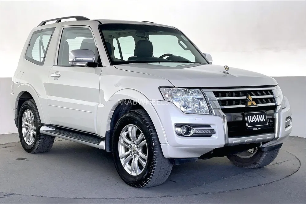 Mitsubishi Pajero 2018 for Sale in Sharjah Image-3