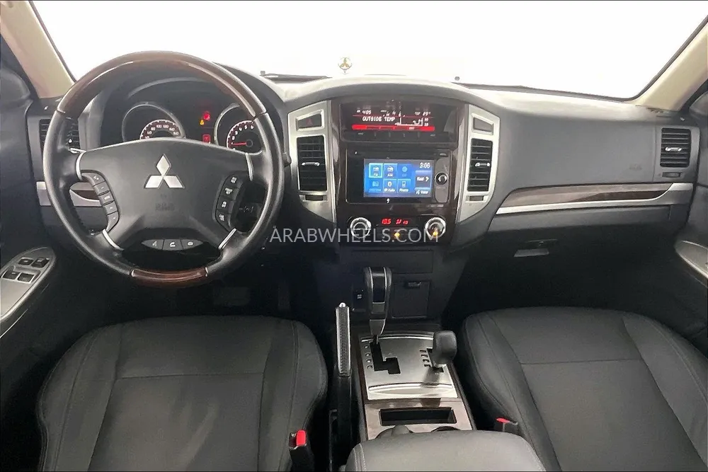 Mitsubishi Pajero 2018 for Sale in Sharjah Image-15