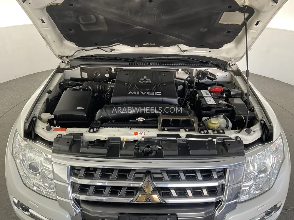 Mitsubishi Pajero 2018 for Sale in Sharjah Image-21