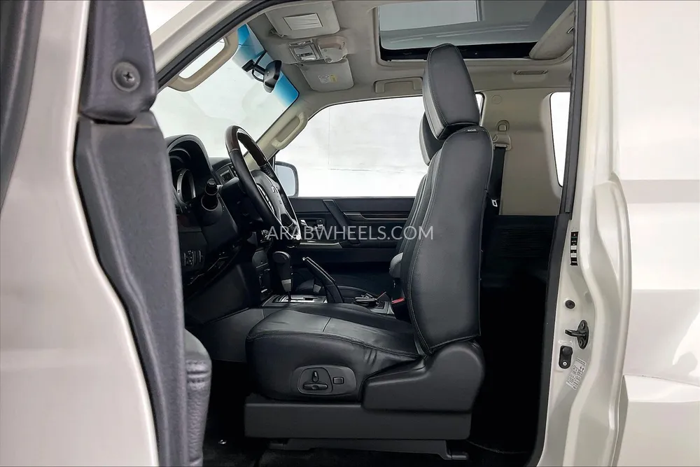 Mitsubishi Pajero 2018 for Sale in Sharjah Image-24