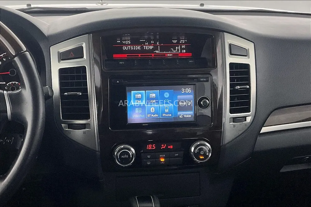 Mitsubishi Pajero 2018 for Sale in Sharjah Image-29