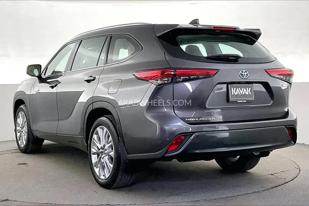Toyota Highlander 2023 for Sale in Sharjah Image-4
