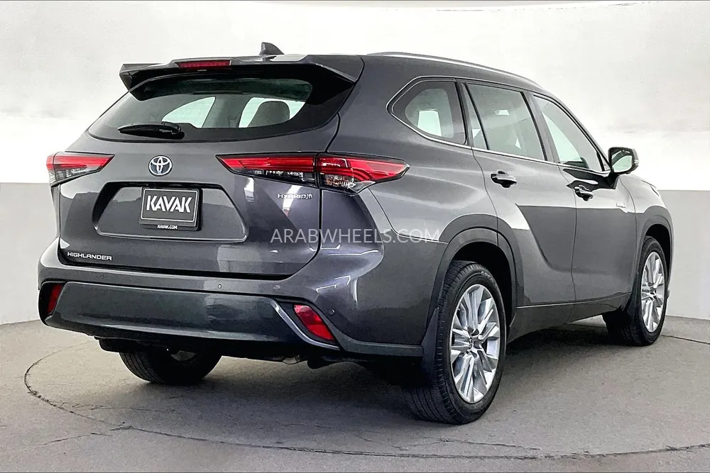 Toyota Highlander 2023 for Sale in Sharjah Image-6