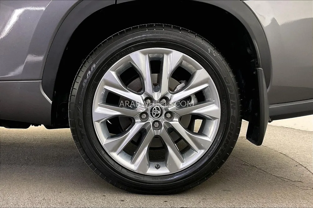 Toyota Highlander 2023 for Sale in Sharjah Image-10