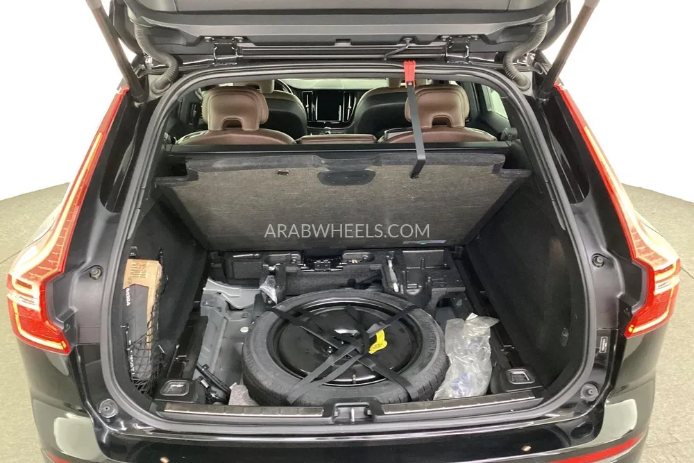 فولفو إكس سي 60 2021 for Sale in الشارقة Image-15