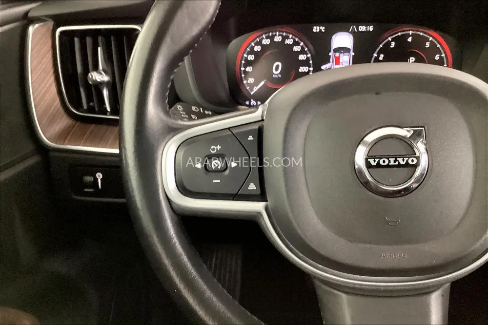 فولفو إكس سي 60 2021 for Sale in الشارقة Image-25